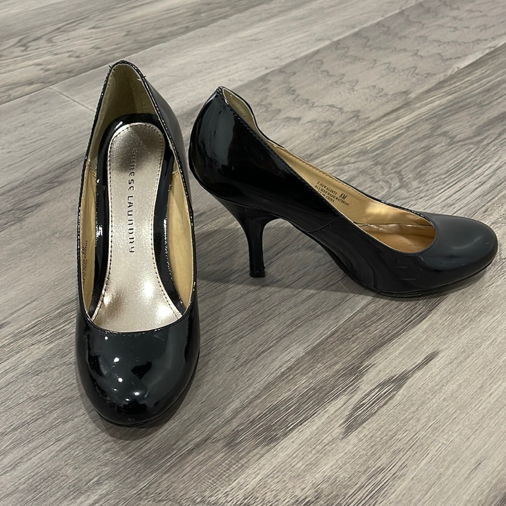Black Chinese Laundry heel size 8